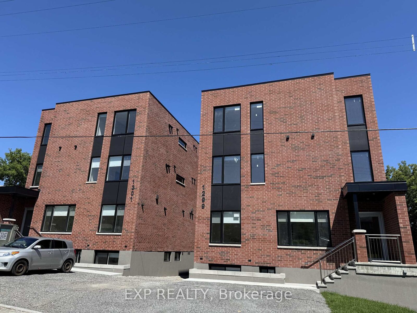 Property Photo: 1301 Dorchester Avenue 1 ON K1Z 8E8
