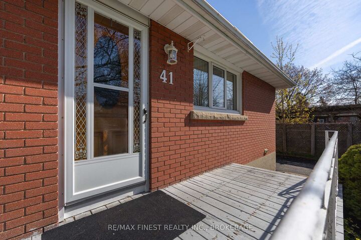 Property Photo: 41 Campbell Crescent ON K7M 1Z6