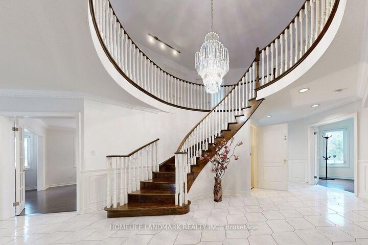 Property Photo:  46 Green Ash Crescent  ON L4B 3S1 