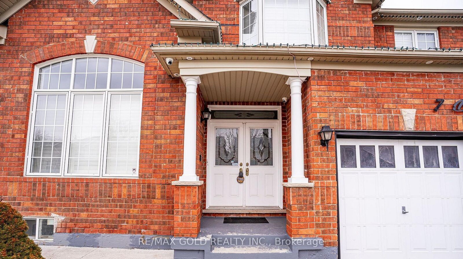 Property Photo: 7 Bettey Road ON L6P 1S9