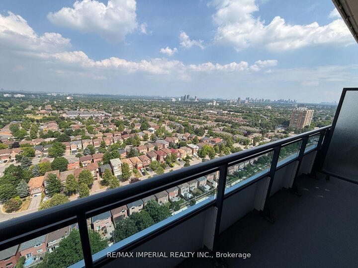 Property Photo: 7890 Bathurst Street 2301 ON L4J 0J9