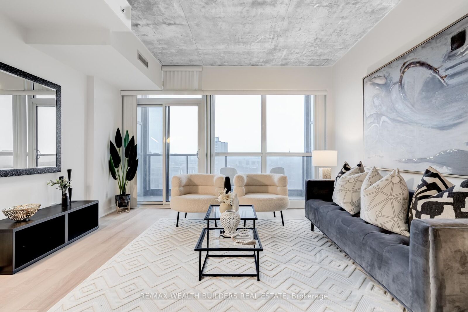 Property Photo:  210 Simcoe Street 1706  ON M5T 2W5 