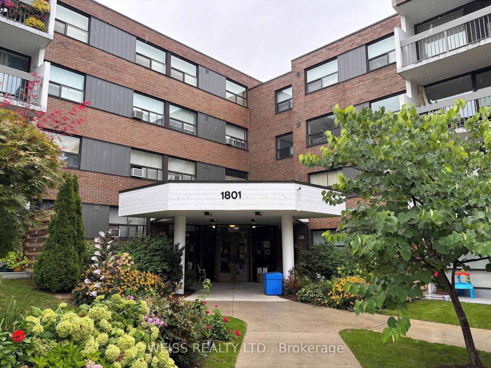 Property Photo:  1801 O'Connor Drive 310  ON M4A 2P8 