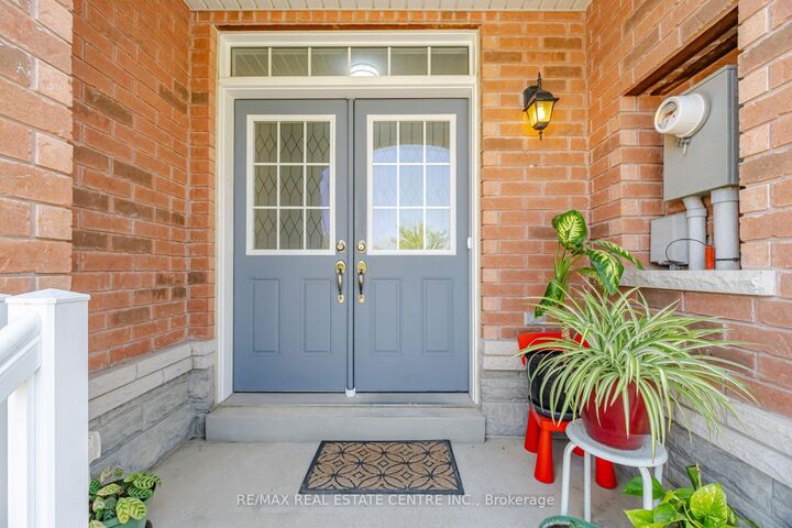 Property Photo:  41 Lorenzo Circle  ON L6R 3N4 