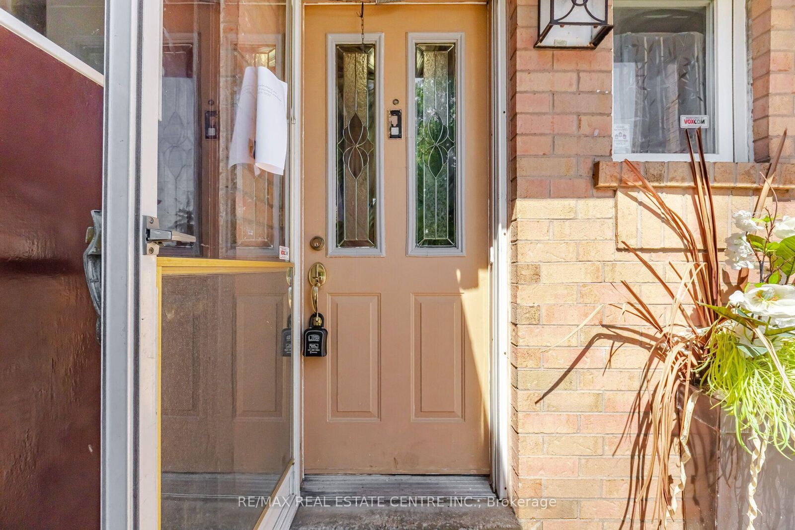 Property Photo:  40 Langdale Crescent  ON L6Y 4R7 