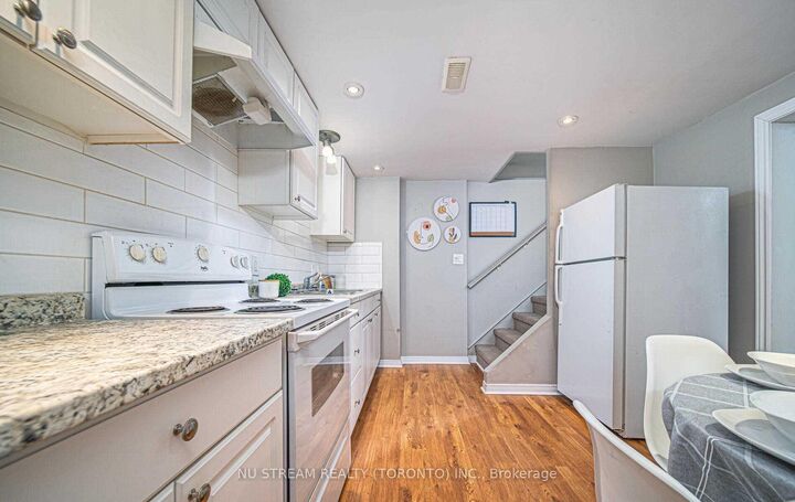 Property Photo: 901 Lilac Terrace ON L1N 2A6