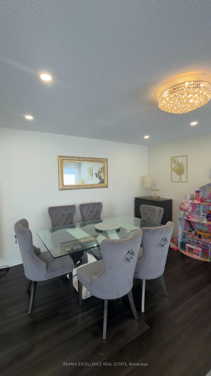 Property Photo:  611 Bennett Boulevard  ON L9T 6B1 