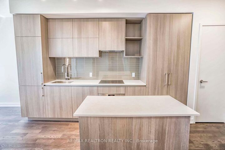 Property Photo:  1 Yorkville Avenue 3112  ON M4W 1L1 