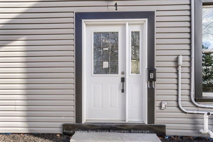 Property Photo: 39 Welland Avenue S 1 ON L2R 2M4