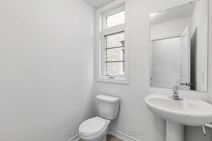 Property Photo: 8 Daisy Street ON L9X 2C5