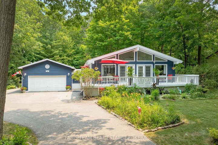 Property Photo:  33 Oneida Crescent  ON L9M 0B2 