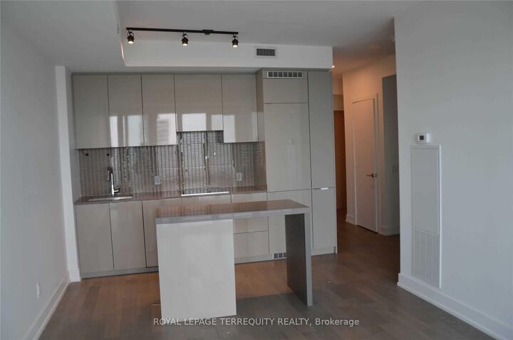 Property Photo: 7 Grenville Street 3409 ON M4Y 0E9