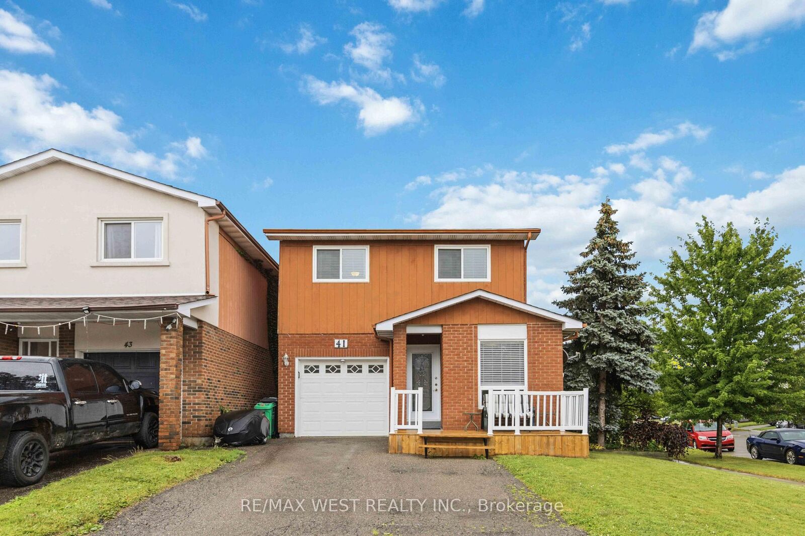 Property Photo: 41 Winterfold Dr Drive ON L6V 3S8