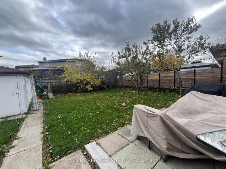 Property Photo:  207 Mount Albion Road Lower  ON L8K 6K1 