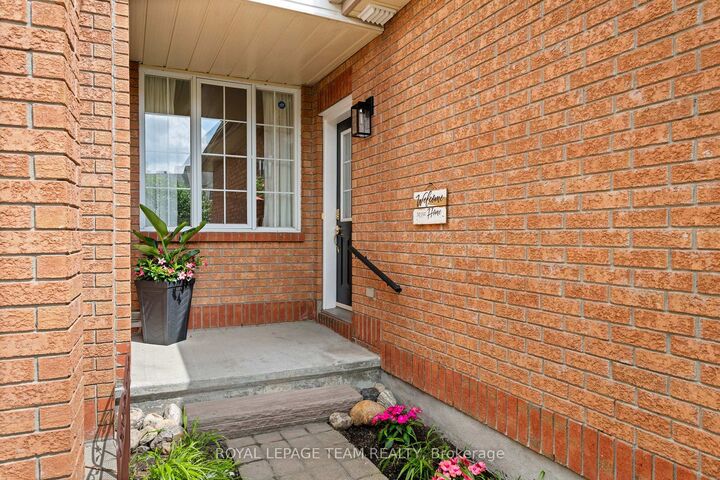 Photo de la propriété:  6 Folison Street  ON K1T 3Y3 