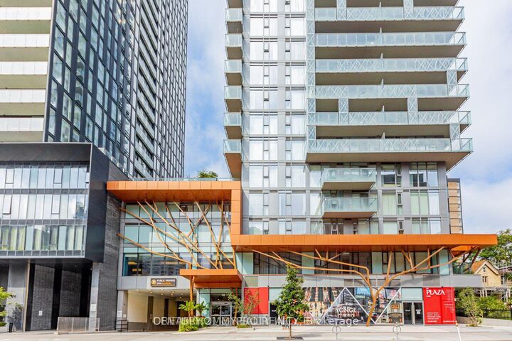 Property Photo: 50 Wellesley Street E 4002 ON M4Y 0C8