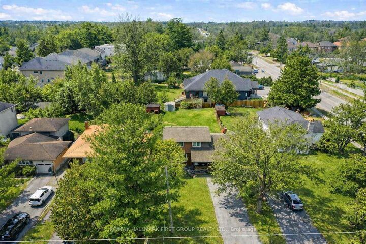Property Photo:  1994 Fairport Road  ON L1V 1T6 