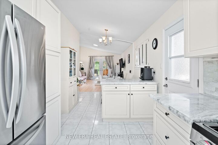 Property Photo:  2598 Chalkwell Close  ON L5J 2B9 