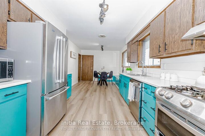 Property Photo: 1421 Fanshawe Park Road E ON N5X 3Z9