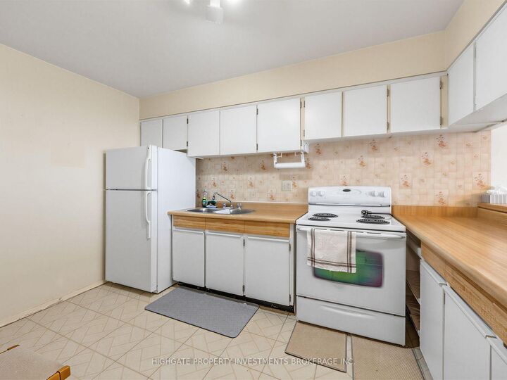 Property Photo: 10 Martha Eaton Way 605 ON M6M 5B3