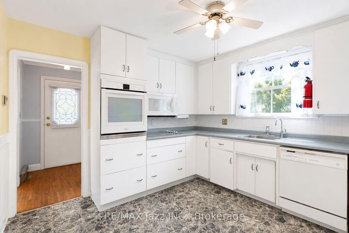 Property Photo:  132 Highland Avenue  ON L1H 6A6 
