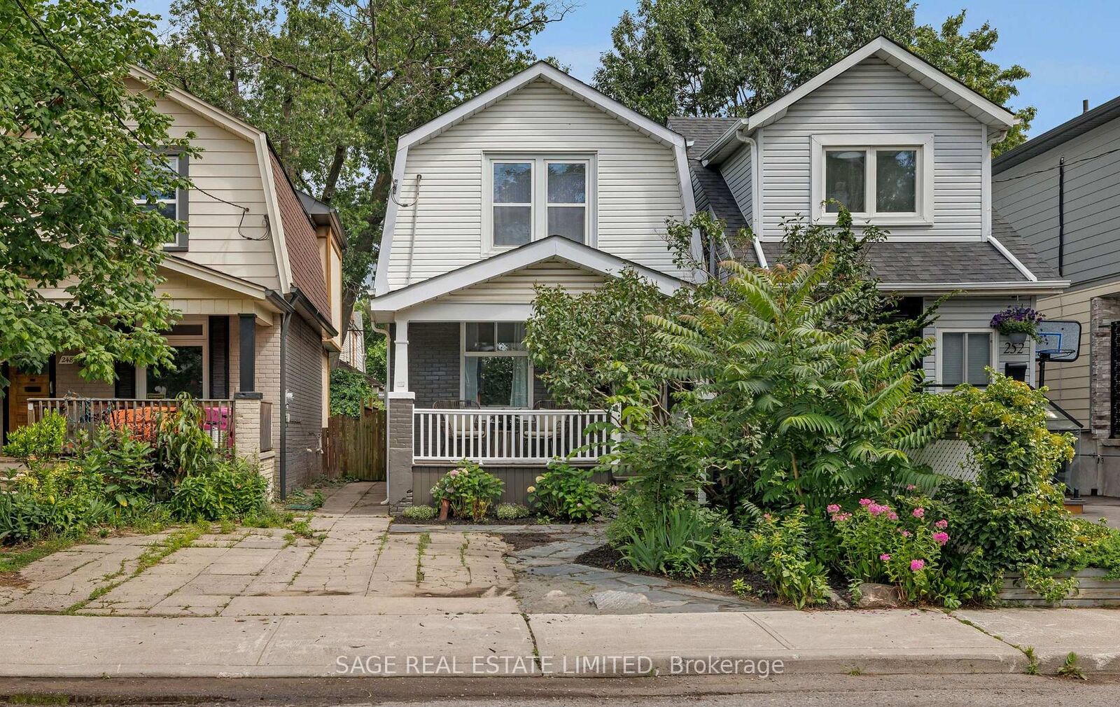 Property Photo: 250 Springdale Boulevard ON M4C 1Z9