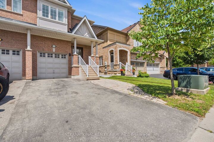 Property Photo: 68 Old Orchard Crescent ON L4S 2X3
