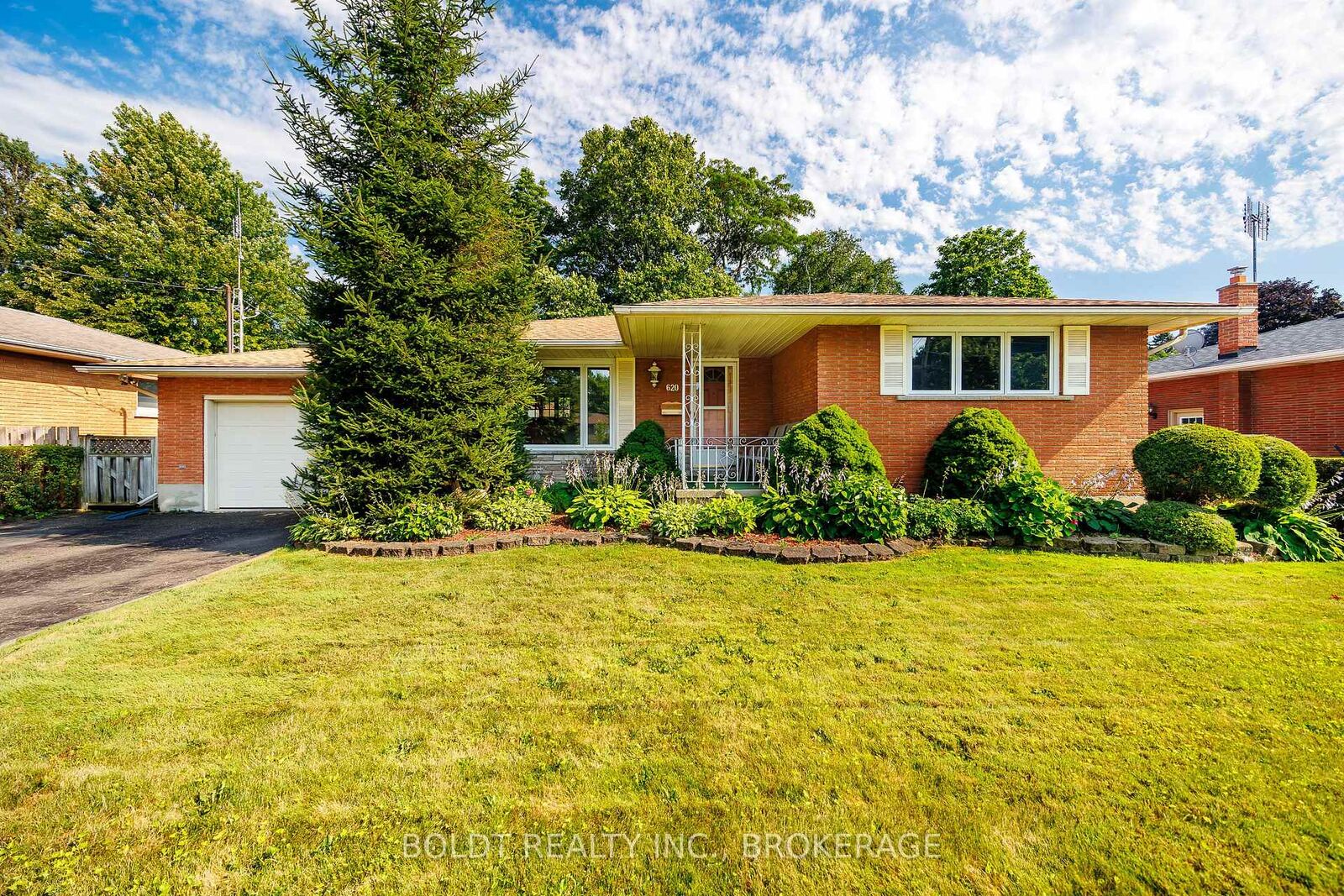 Property Photo:  620 Scott Street  ON L2M 3X8 