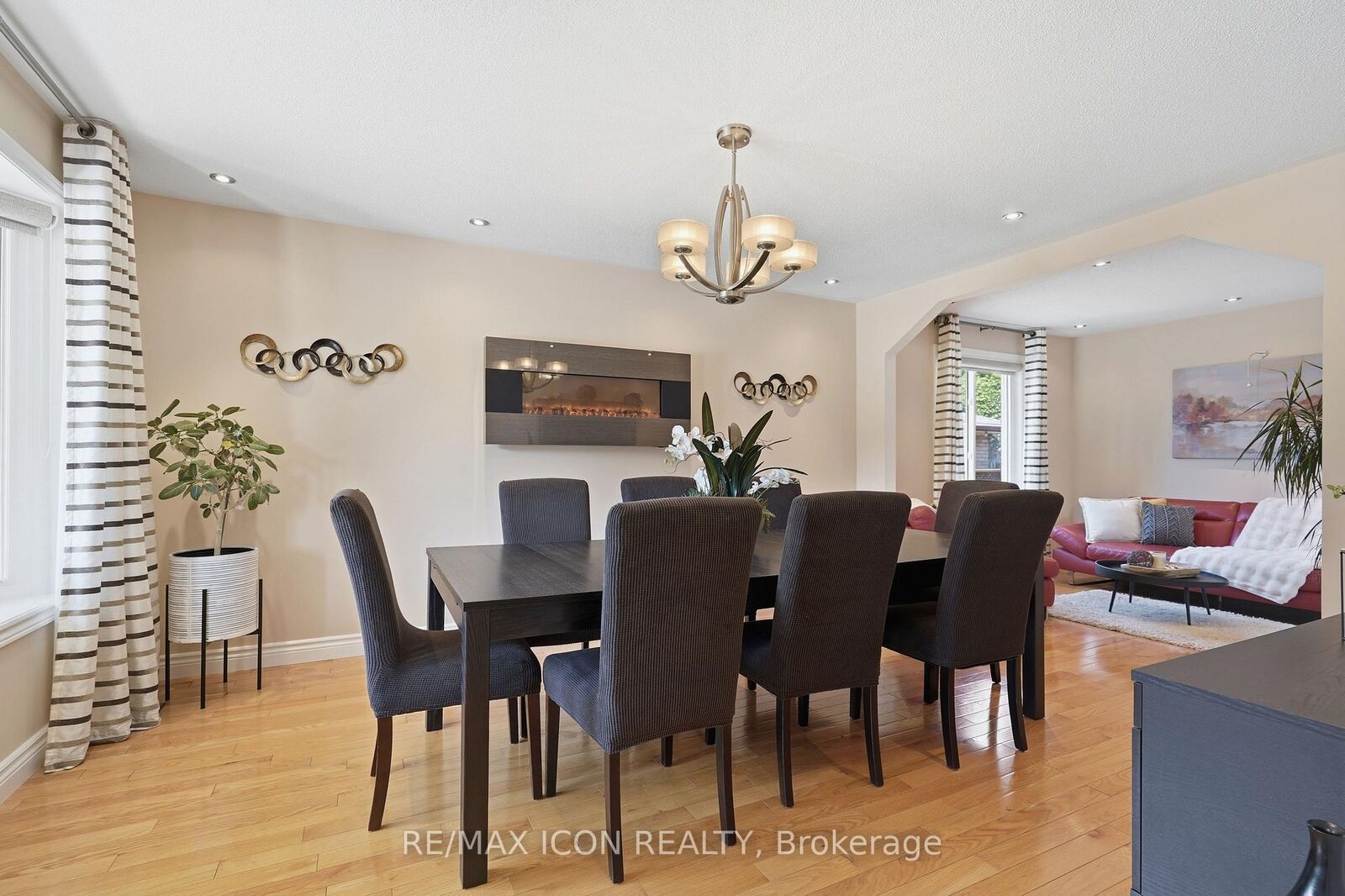 Property Photo: 66 Ashley Crescent ON N6E 3P7