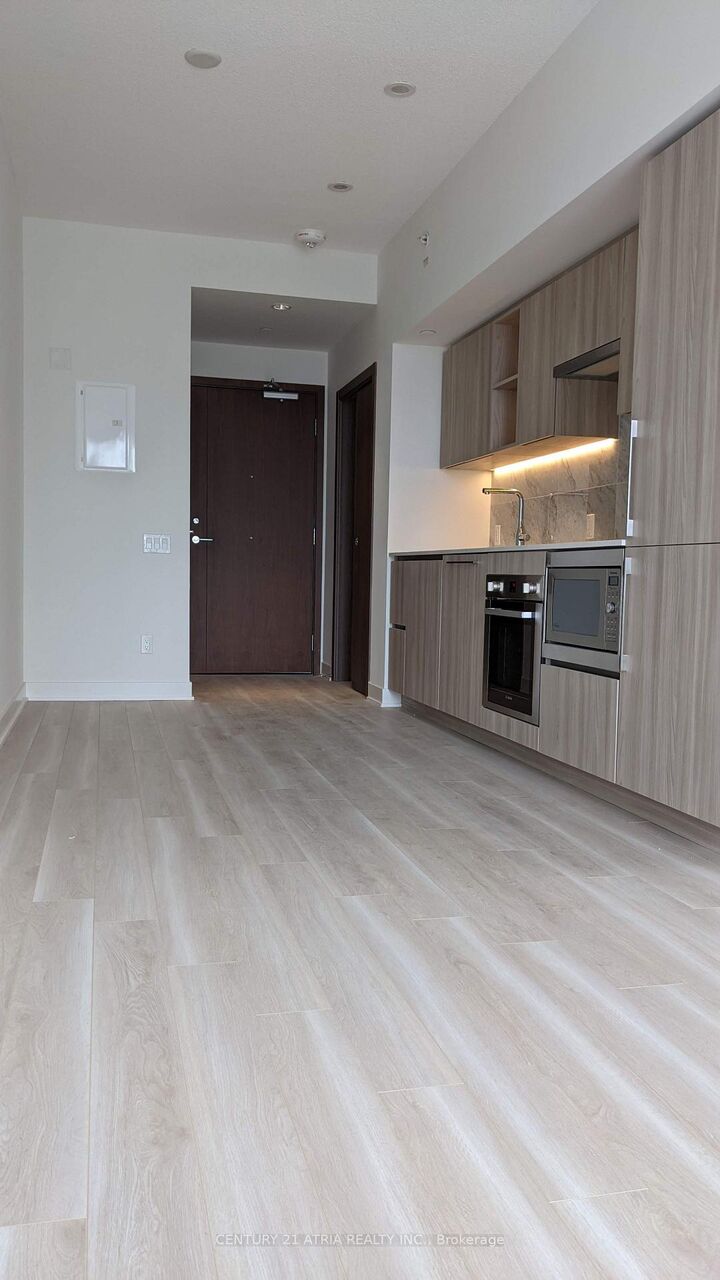 Property Photo: 19 Bathurst Street 3306 ON M5V 0N2