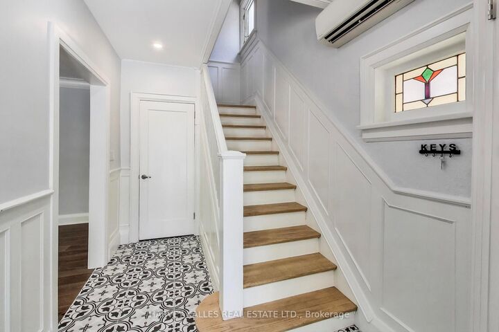 Property Photo:  338 Markham Street  ON M6G 2K9 