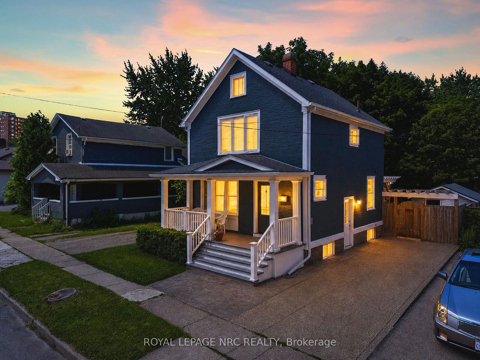 Property Photo: 5 Greenlaw Place ON L2R 4S5