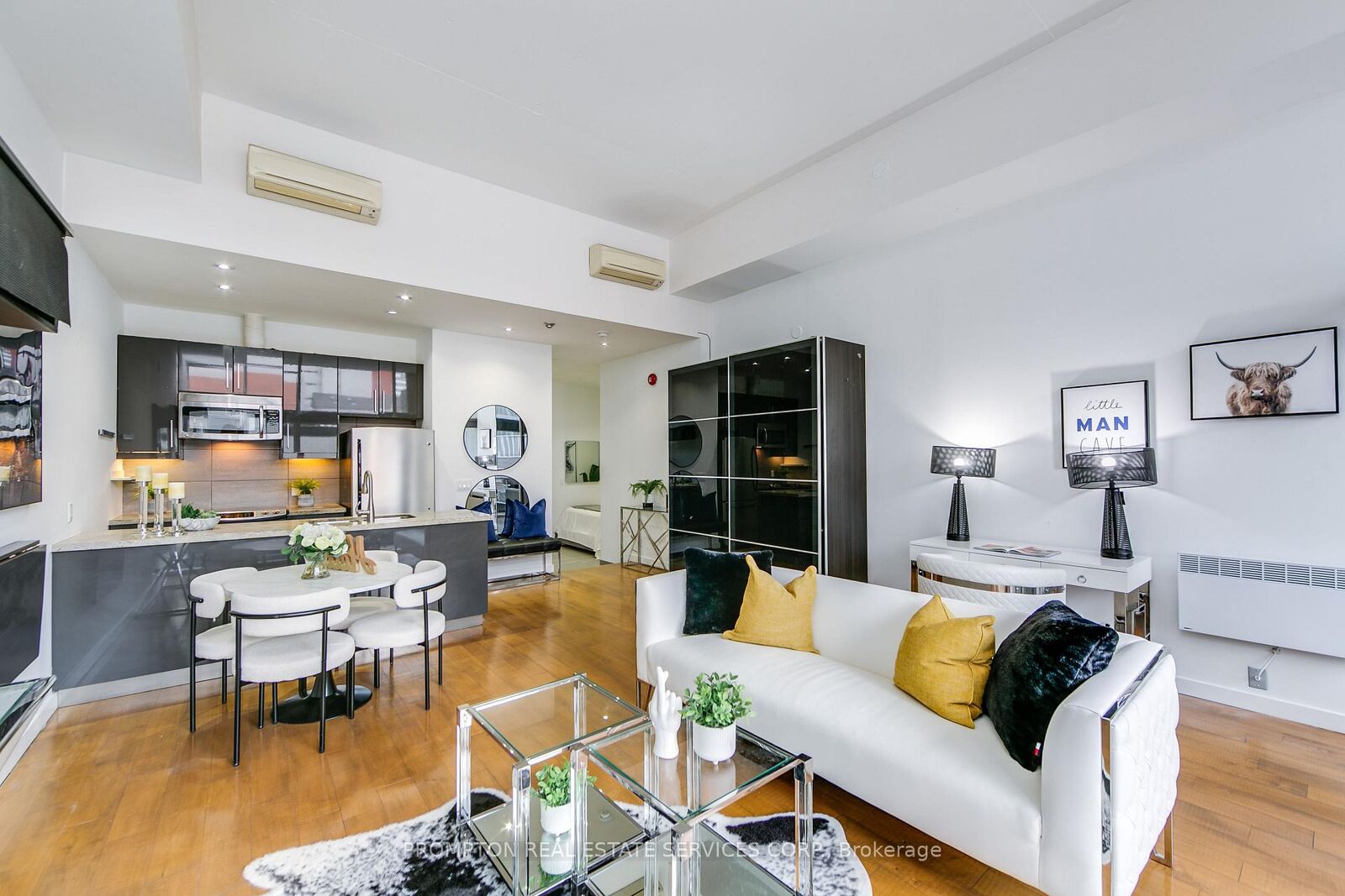 Property Photo: 86 Gerrard Street E 1B ON M5B 2J1
