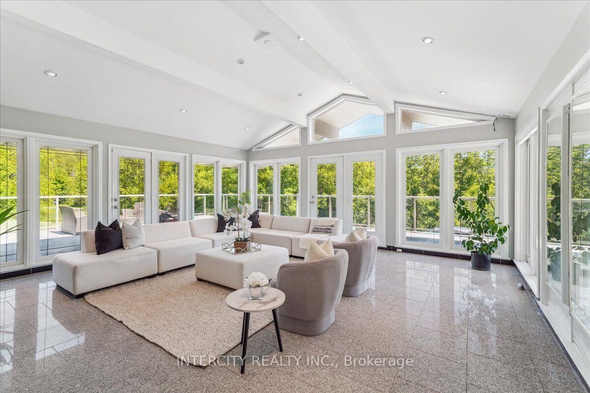 Property Photo: 3505 Cochrane Street ON L1R 2P2