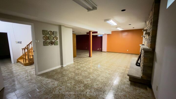 Property Photo: 589 Sheppard Avenue E ON M2K 1B4