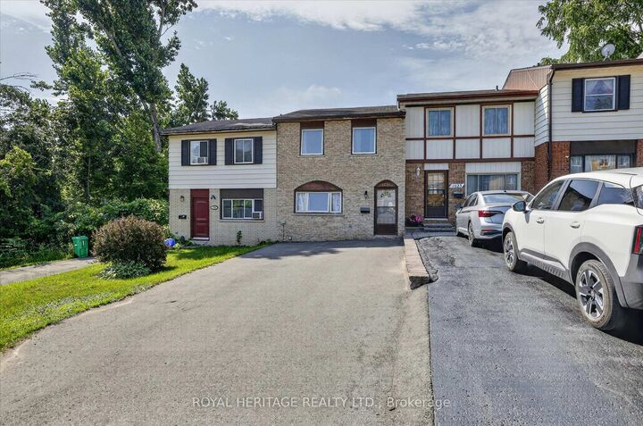 Property Photo: 1621 Applewood Crescent ON K9K 1N3