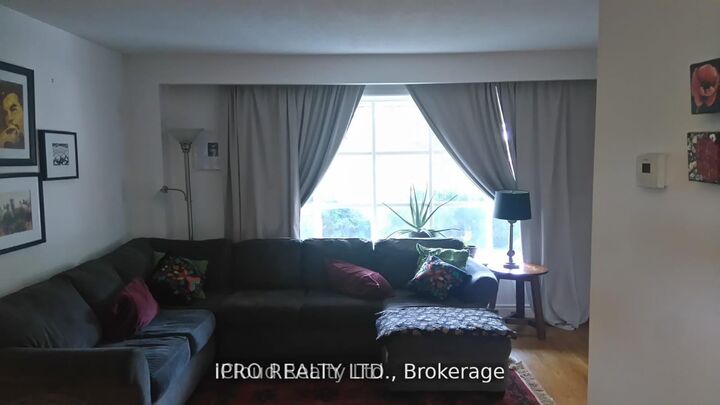 Property Photo: 62 Ambleside Drive ON L6Y 1B9
