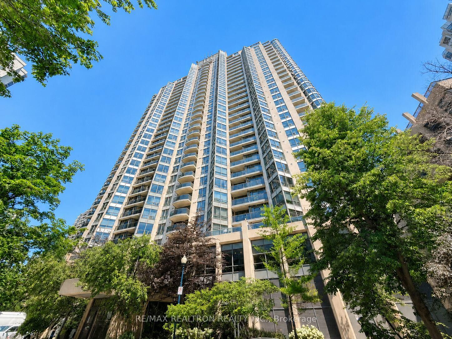 Property Photo:  10 Northtown Way 2708  ON M2N 7L4 