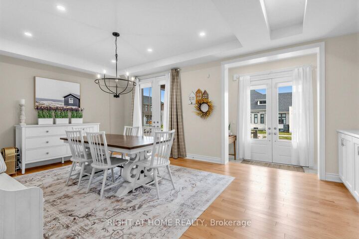 Property Photo:  12 Hearthwood Gate  ON L4A 4X1 