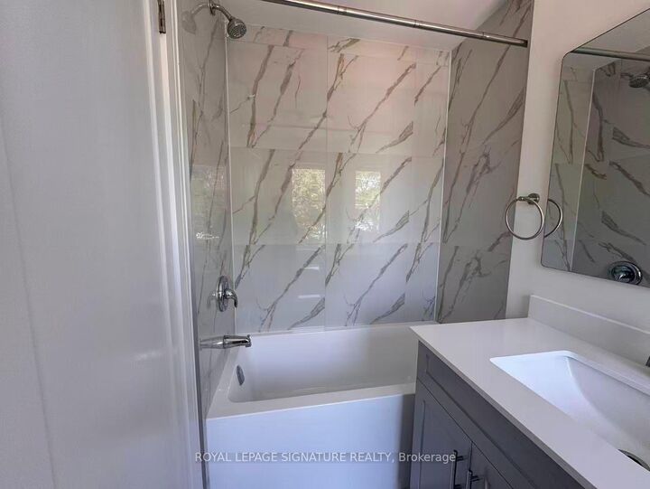 Property Photo: 53 Bishop Avenue 4 ON M2M 1Z4