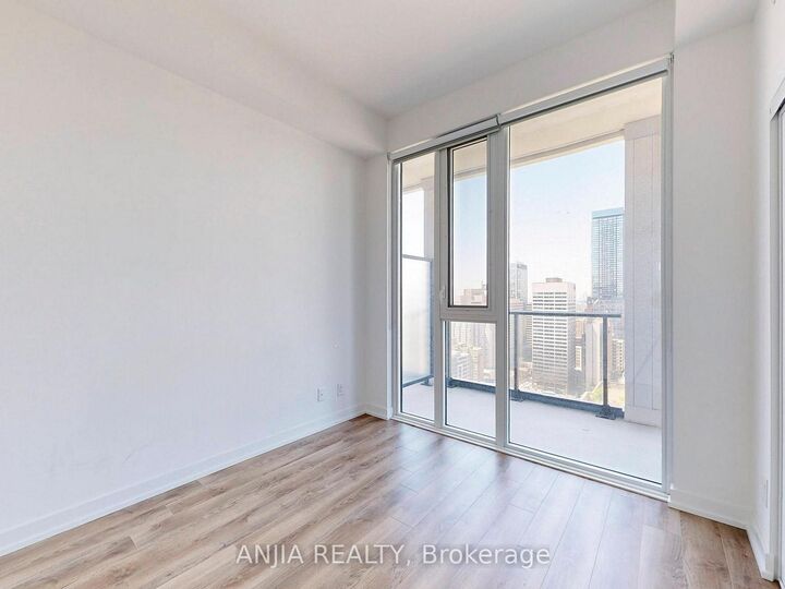 Property Photo:  20 Edward Street 2711  ON M5G 0C5 