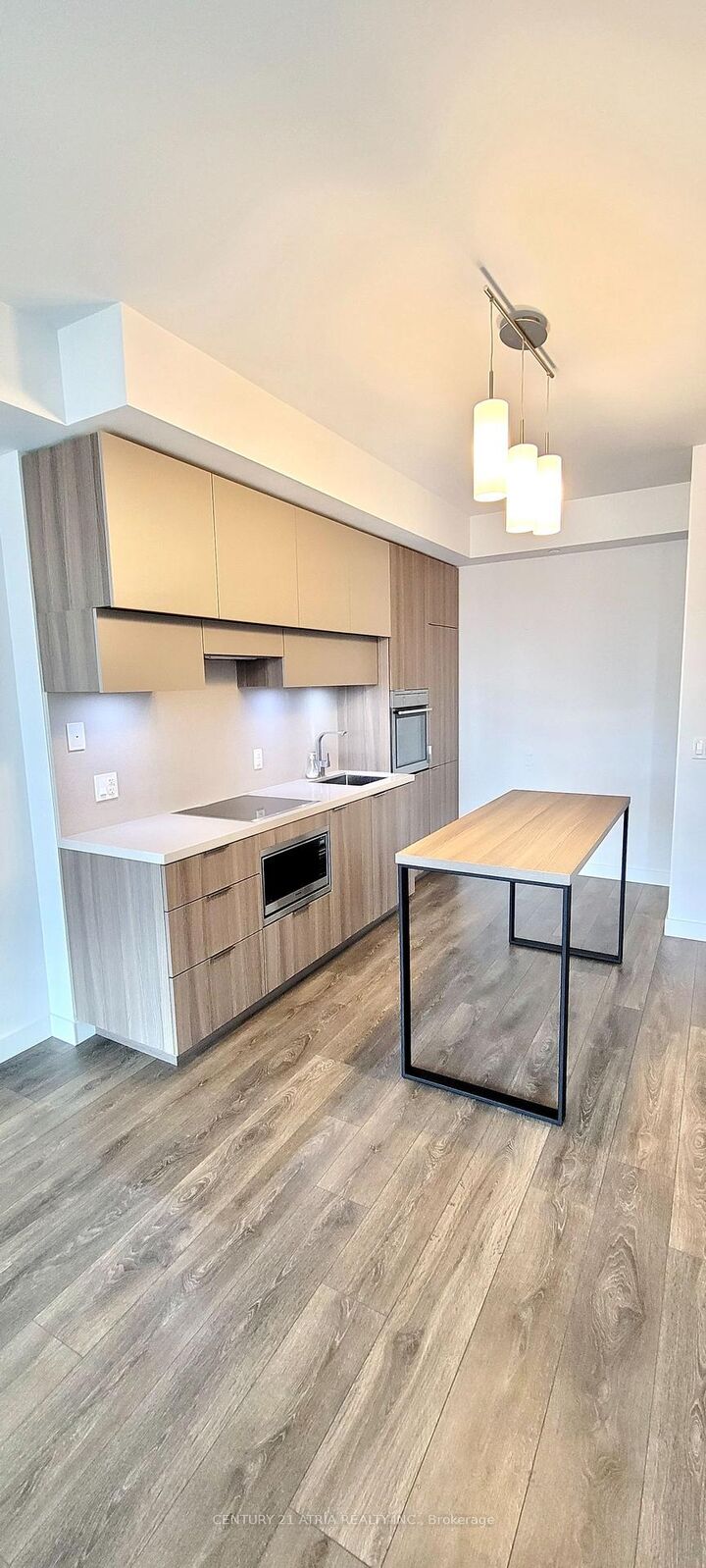 Property Photo: 8 Eglinton Avenue E 806 ON M4P 0C1