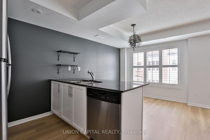 Property Photo:  24 Florence Wyle Lane 6  ON M4M 3E7 