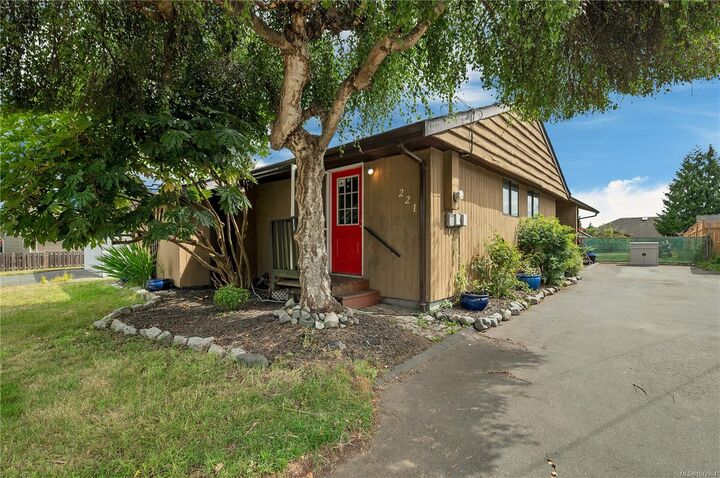 221 Hilchey Rd — photo 1