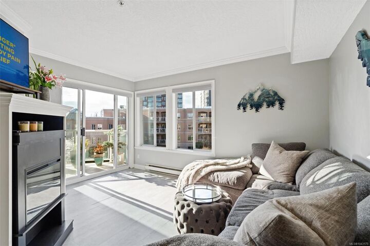 Property Photo:  405 Quebec St #324  BC V8V 4Z2 