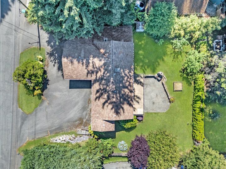 Property Photo: 1051 Glen Urquhart Dr BC V9N 3Y3