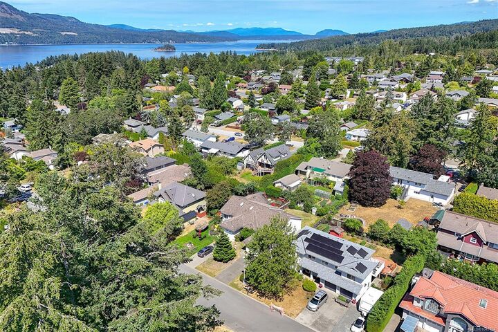 Property Photo: 1108 Lucille Dr BC V8M 1H6