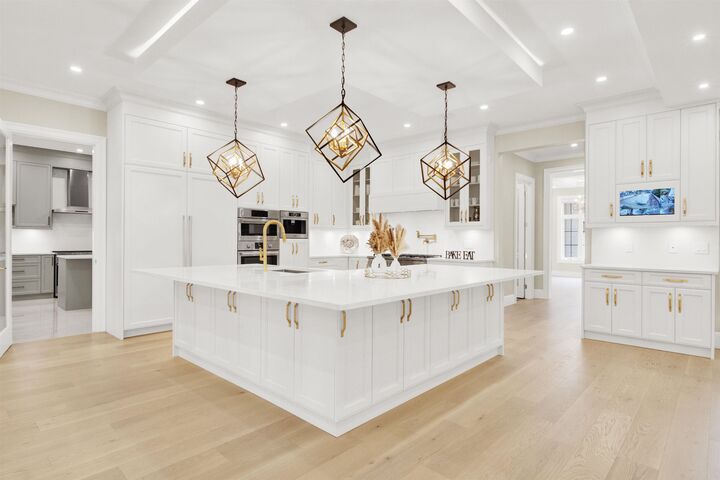 Property Photo: 16285 28 Avenue BC V3Z 0E4