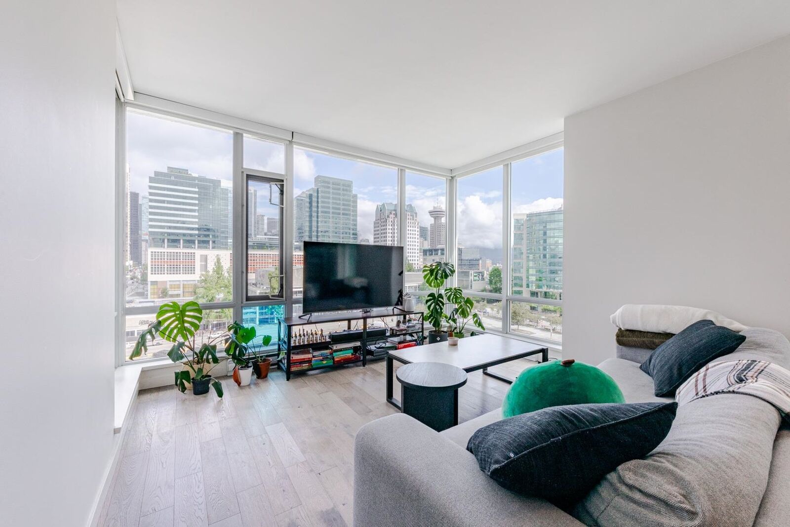 Property Photo: 161 W Georgia Street 1209 BC V6B 0K9