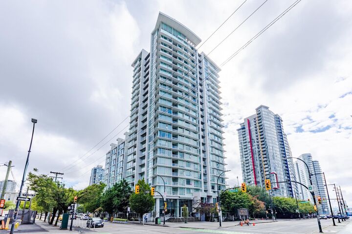 161 W Georgia Street 1209 — photo 1